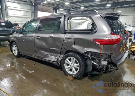 2015 Toyota Sienna Xle z USA, uszkodzony, nr VIN 5TDDK3DC2FS122849